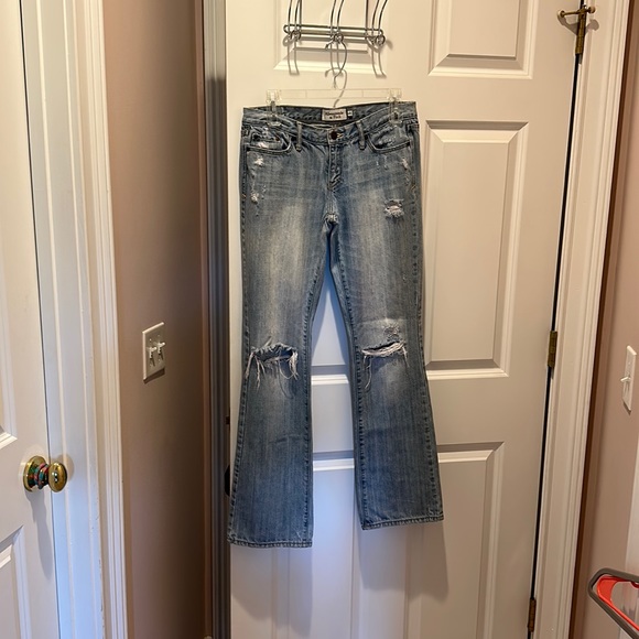Abercrombie and Fitch heavily distressed jeans size 4R - Picture 1 of 12